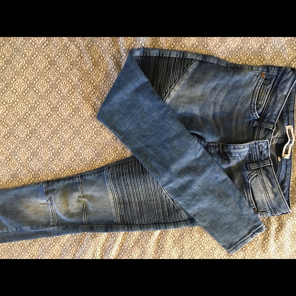 Noisy May skinny jeans size 27 inseam is about 28